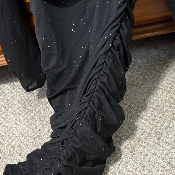 Chic Black Long Sleeve Dress with Sparkle - Picture 3 of 5